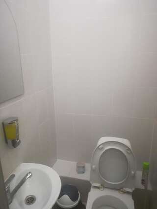 Хостелы Makenty House Hostel Нур-Султан Улучшенный трехместный номер-2