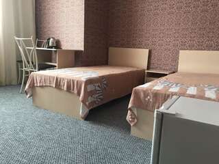 Хостелы Makenty House Hostel Нур-Султан Улучшенный трехместный номер-9