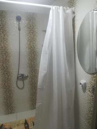 Хостелы Makenty House Hostel Нур-Султан Улучшенный номер с кроватью размера «king-size»-2